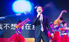“国民公公”王健林火了，首富玩起了摇滚