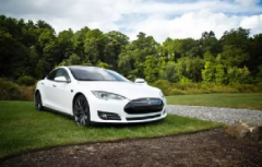 特斯拉马斯克的思维方式和别人有什么不同呢？